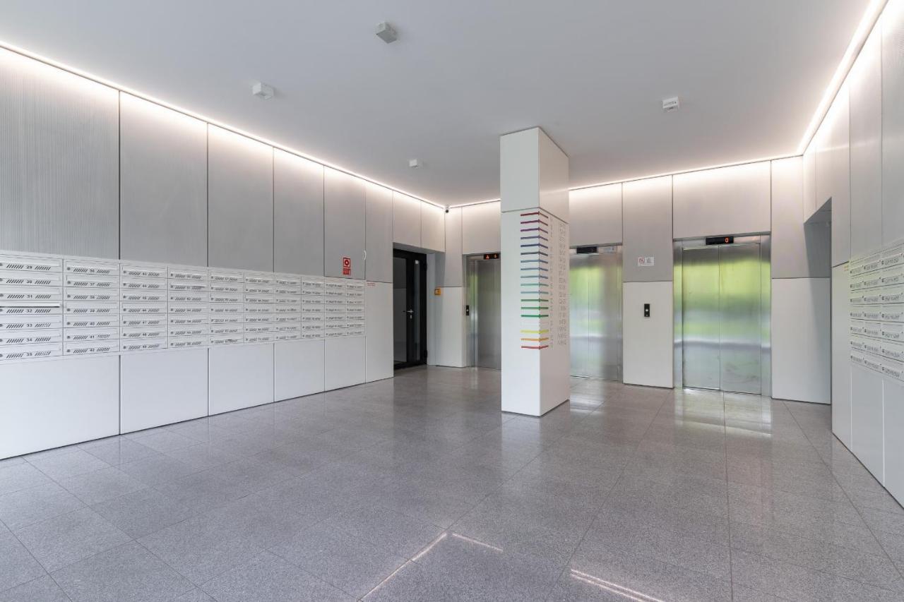 Apartment Centre & Modern Quiet With Parking By Renters Prestige *