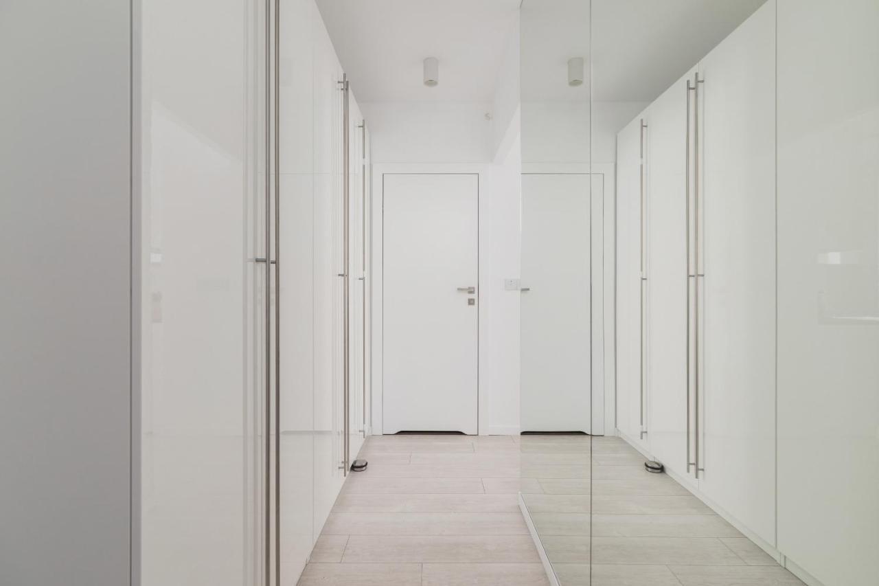 Centre & Modern Quiet With Parking By Renters Prestige *