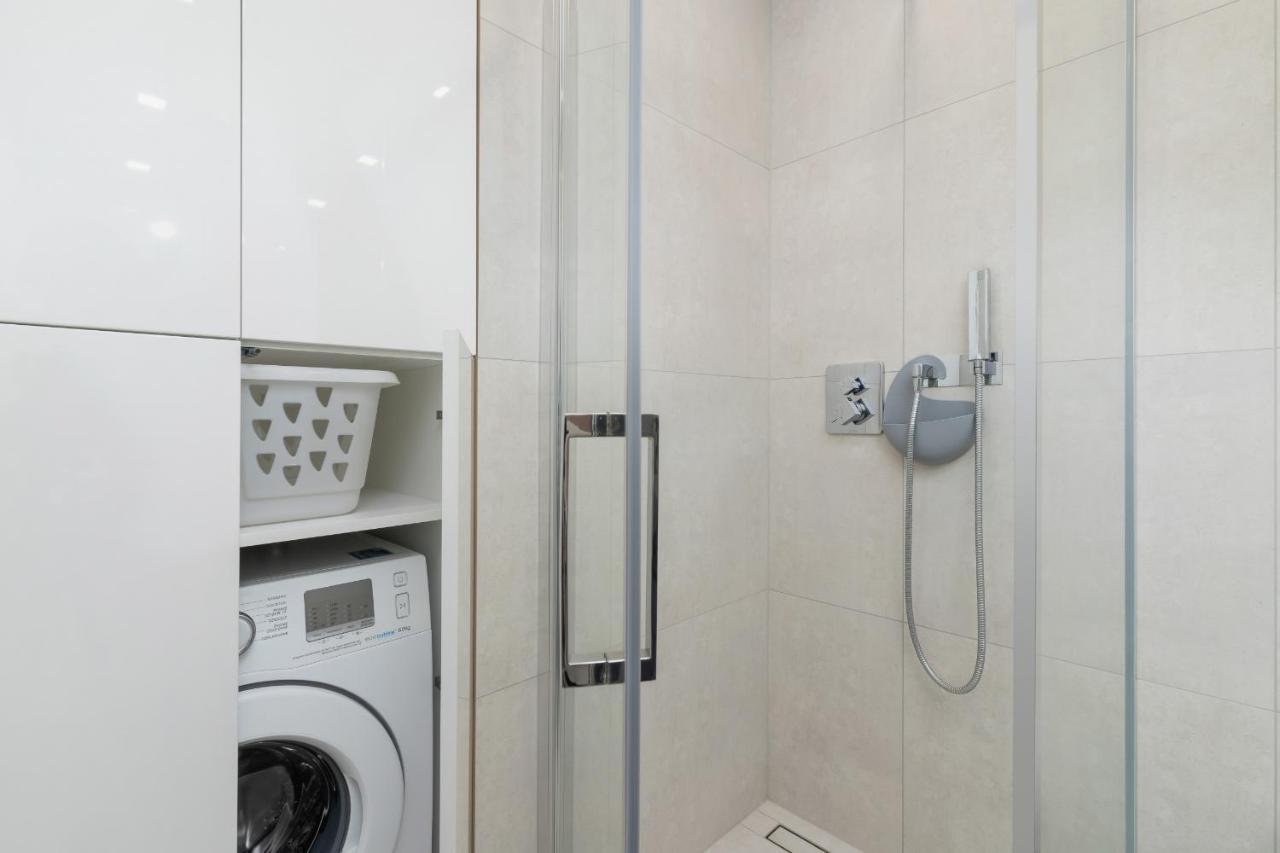 Centre & Modern Quiet With Parking By Renters Prestige Apartment
