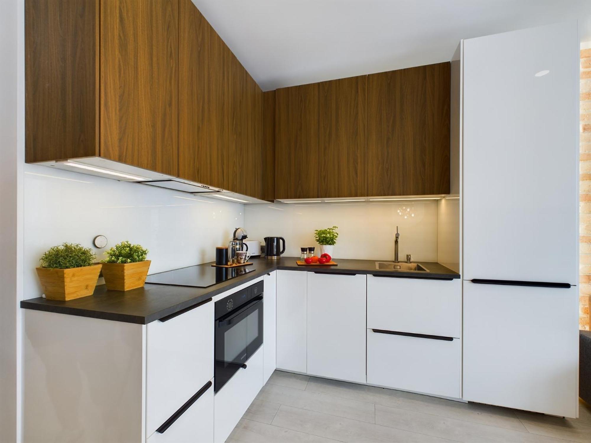Centre & Modern Quiet With Parking By Renters Prestige