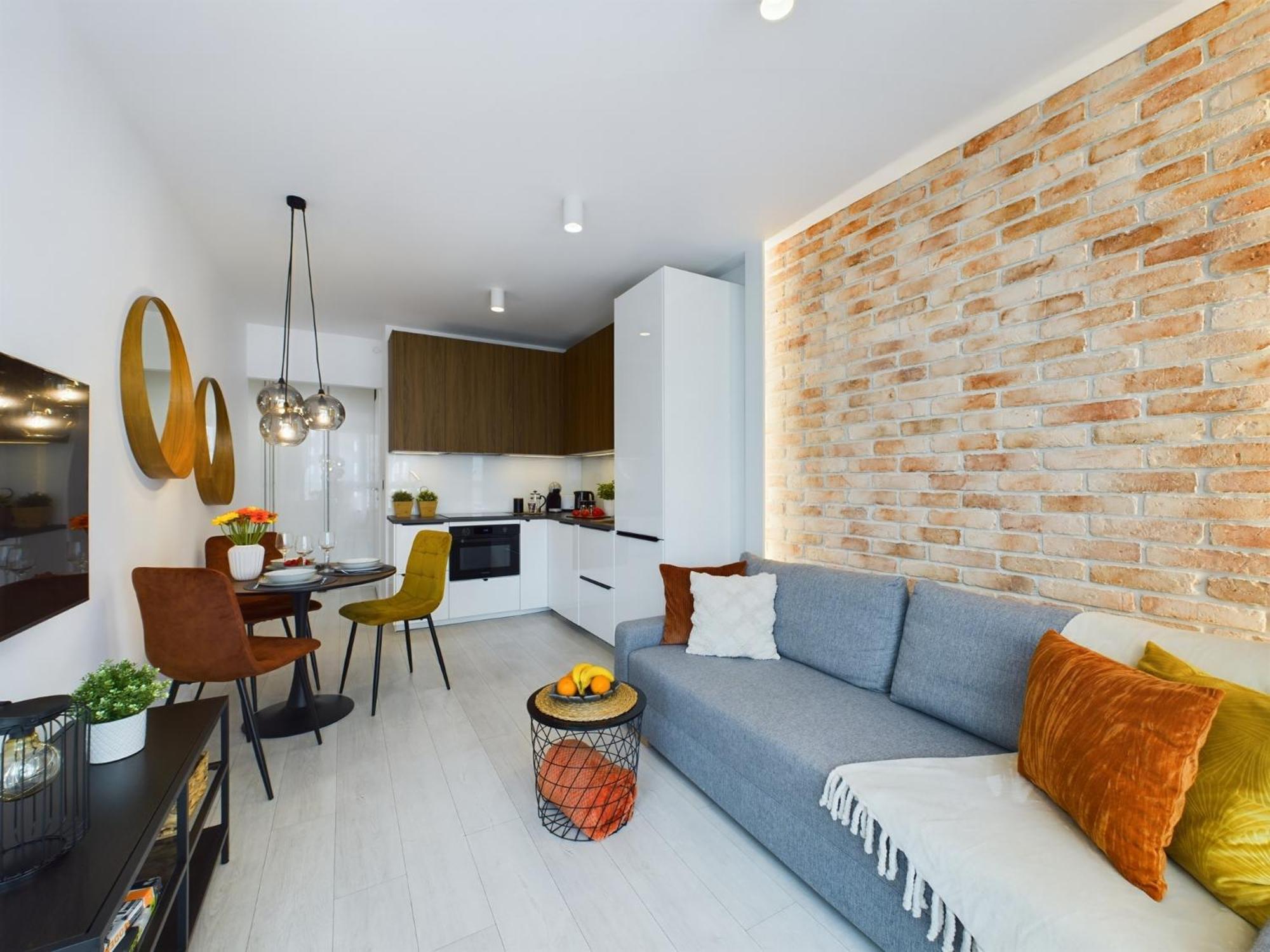 Apartment Centre & Modern Quiet With Parking By Renters Prestige *