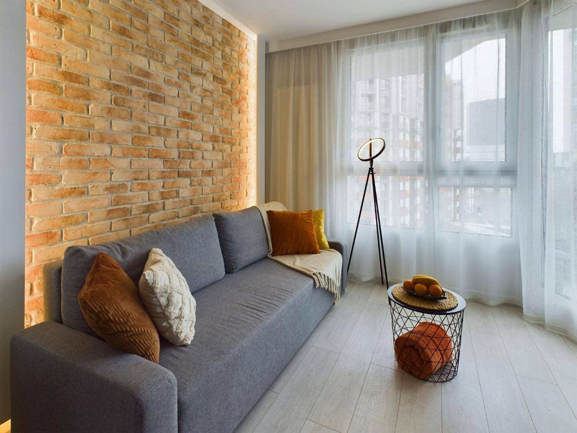 Centre & Modern Quiet With Parking By Renters Prestige *